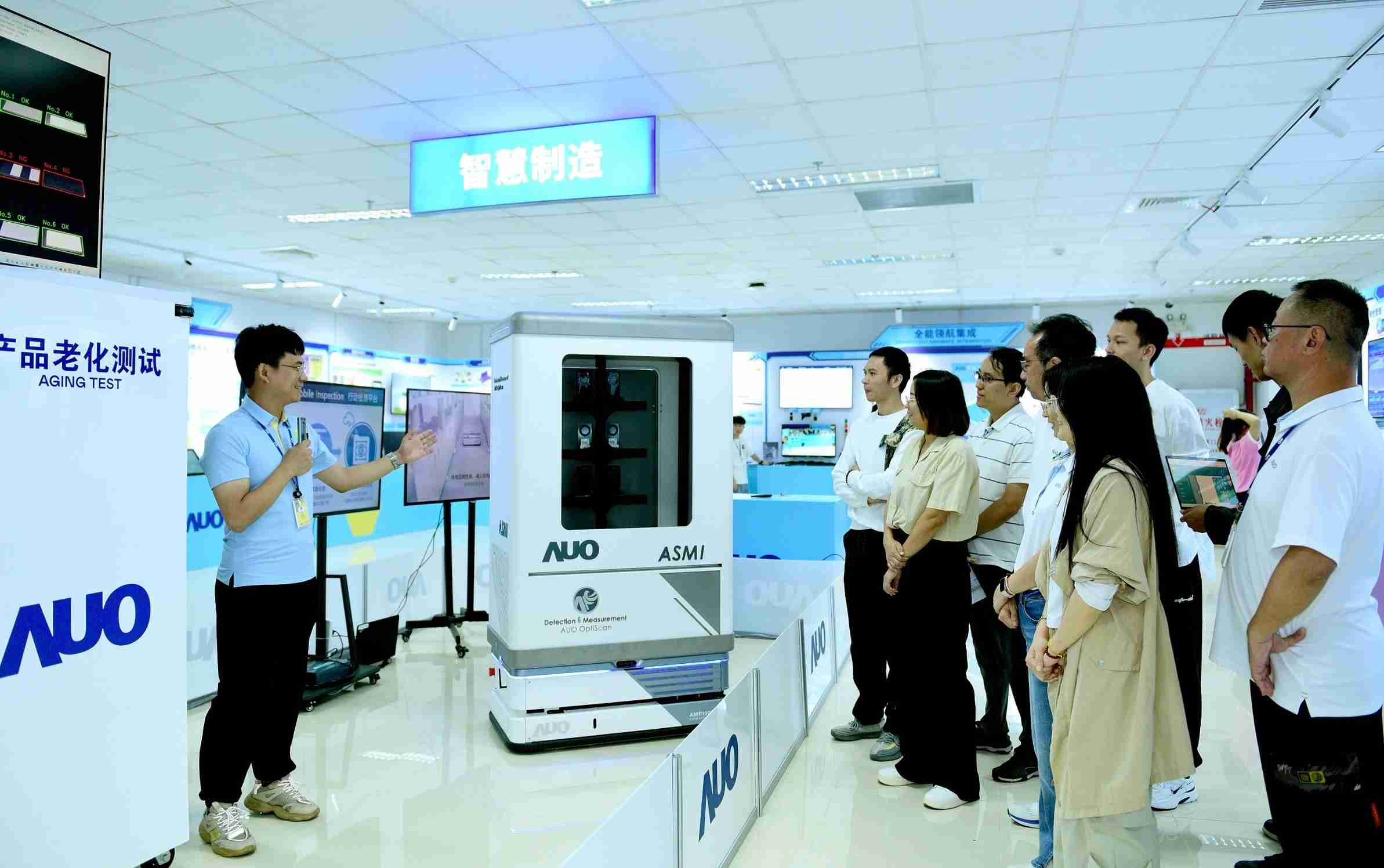 尊龙集团厦门将5G+ABC技术串联生产管理全流程，，，打通研发、、采购、、、生管、、、制程、、设备、、、、质量等产品全生命周期制造流程，，完成数字化设计、、智慧供应链、、智能座舱、、、全流程设备管理、、数据驱动优化、、、智慧在线检测、、、、智慧品管等自适应生产模式升级